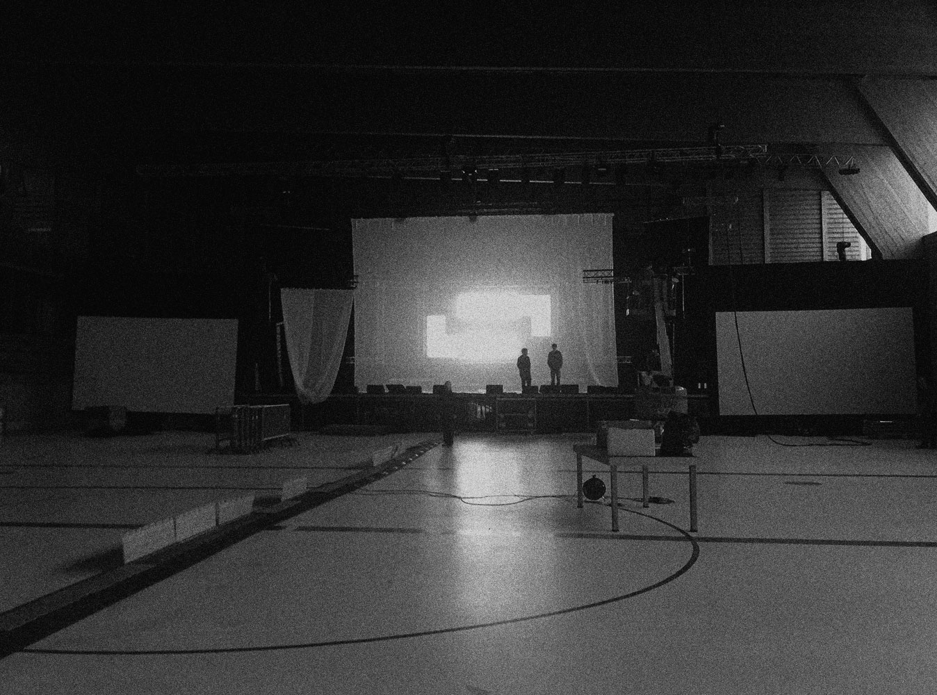 montage scène backstage